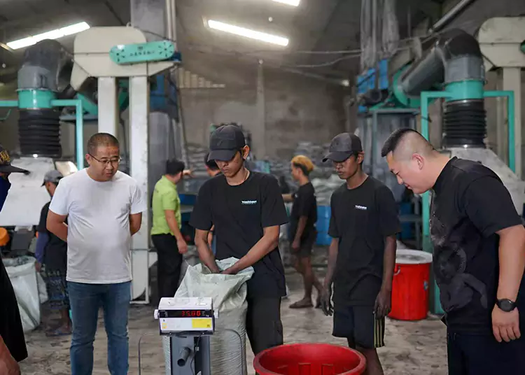 Indonesiaca clients 'in profundis Factory Visita ad Cocoes Testa Activated Carbon: Testis Productio Fortitudo et Cooperatio sinceritate